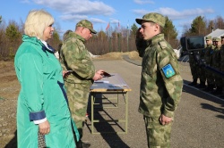 Курсантам ВПС вручили знаки ГТО